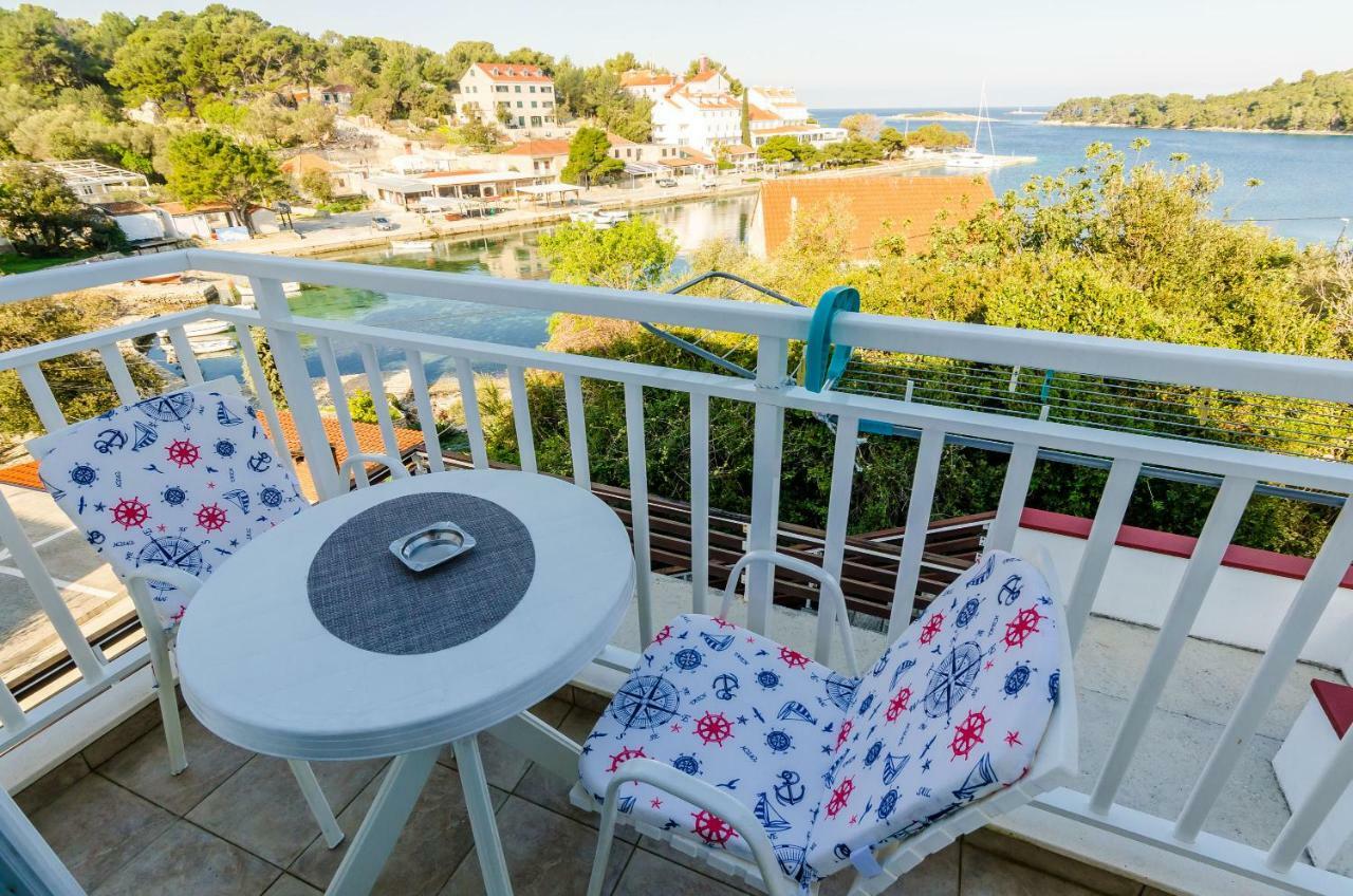 Apartments Lorena Mljet Pomena Exterior foto